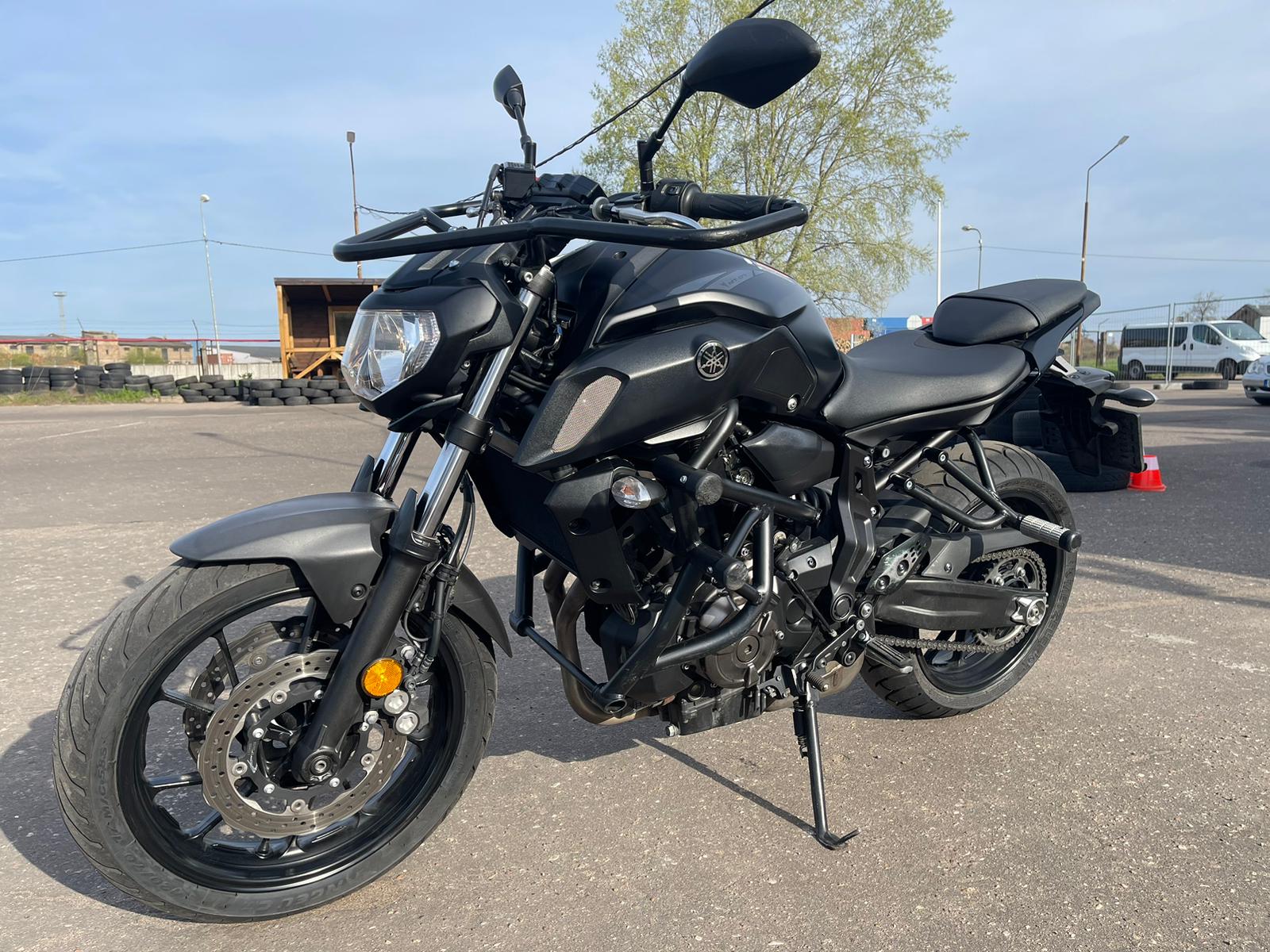 Чёрная Yamaha MT-07 2019 года